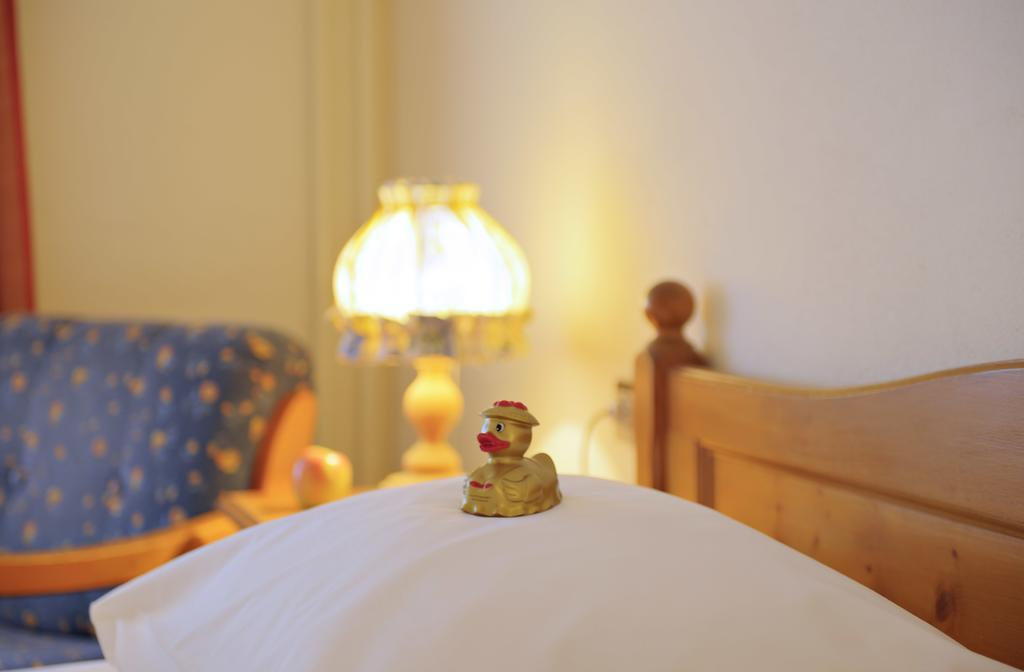 Hotel Hofgut Sternen - Wohnen In Kunst Und Kultur 布莱特瑙 客房 照片